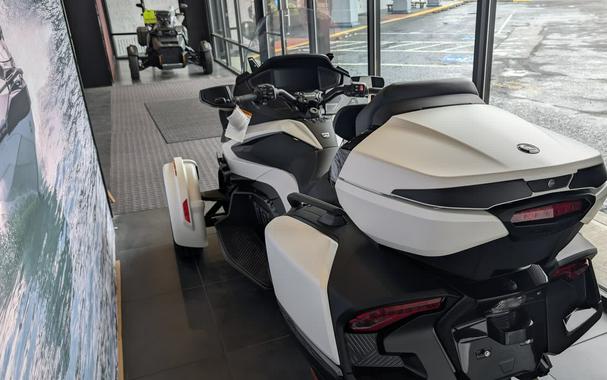 2026 Can-Am RD SPYDER RT STS 1330 SE6 WH SE 26 Base