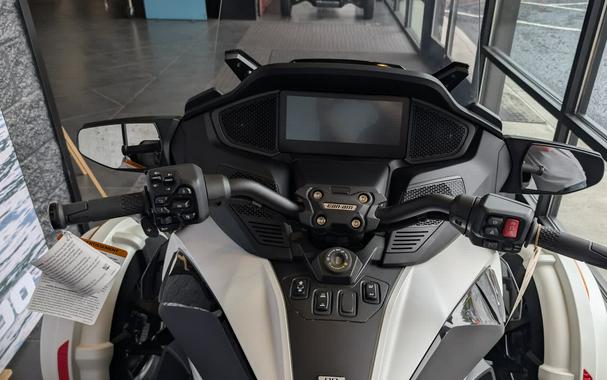 2026 Can-Am RD SPYDER RT STS 1330 SE6 WH SE 26 Base