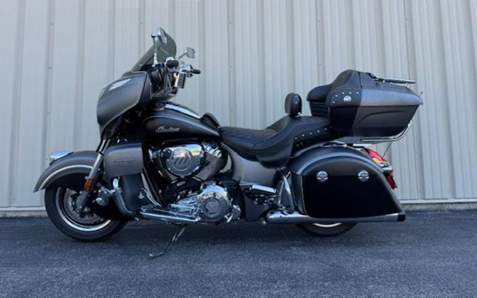 2019 Indian Roadmaster Steel Gray Smoke / Thunder Black Smoke Icon Series Dirt Track SmokeThunder Black Smoke