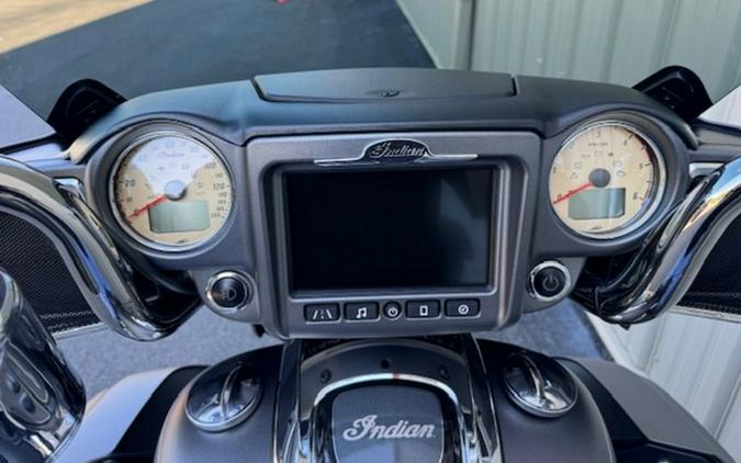 2019 Indian Roadmaster Steel Gray Smoke / Thunder Black Smoke Icon Series Dirt Track SmokeThunder Black Smoke
