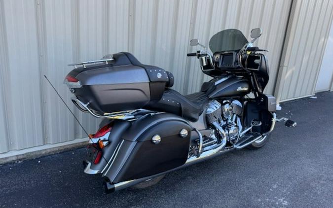 2019 Indian Roadmaster Steel Gray Smoke / Thunder Black Smoke Icon Series Dirt Track SmokeThunder Black Smoke