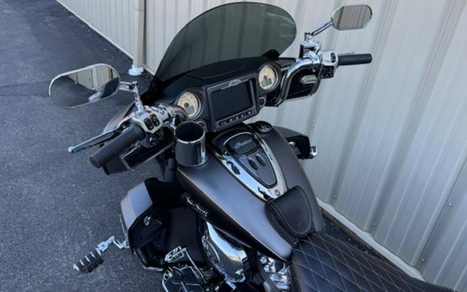 2019 Indian Roadmaster Steel Gray Smoke / Thunder Black Smoke Icon Series Dirt Track SmokeThunder Black Smoke