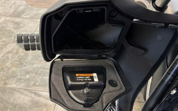 2019 Indian Roadmaster Steel Gray Smoke / Thunder Black Smoke Icon Series Dirt Track SmokeThunder Black Smoke