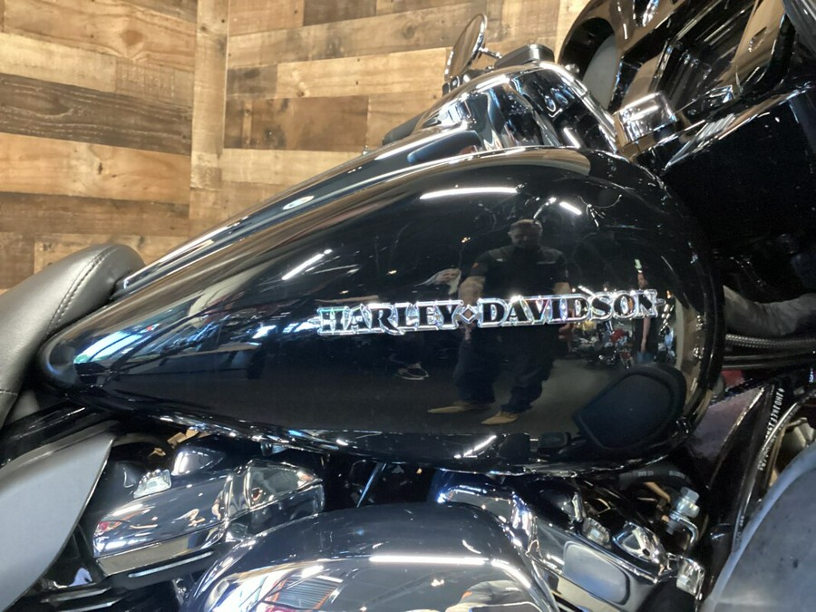 2019 Harley-Davidson Ultra Limited Vivid Black FLHTK