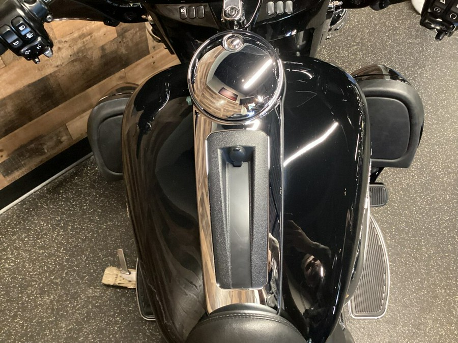 2019 Harley-Davidson Ultra Limited Vivid Black FLHTK