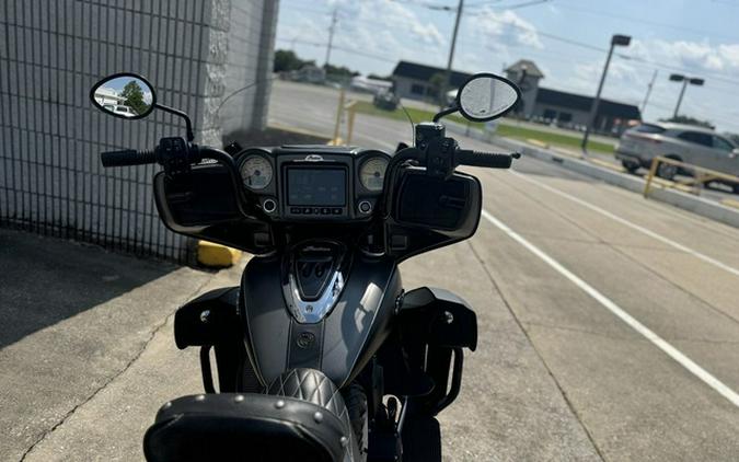 2019 Indian Roadmaster Steel Gray Smoke / Thunder Black Smoke