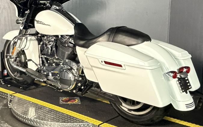 2017 FLHXS Street Glide® Special
