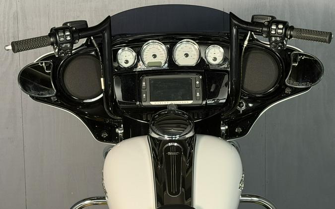 2017 FLHXS Street Glide® Special