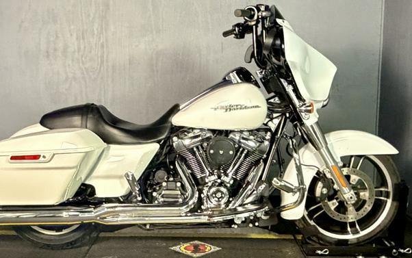 2017 FLHXS Street Glide® Special