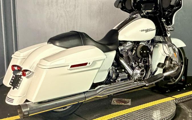 2017 FLHXS Street Glide® Special