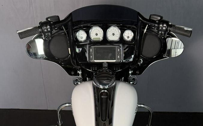 2017 FLHXS Street Glide® Special
