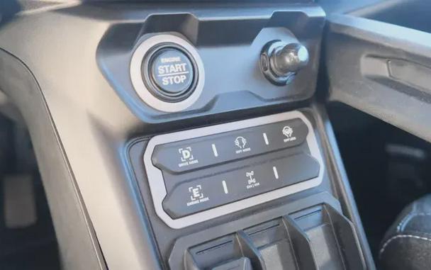 2026 CAN-AM MAVERICK R MAX X RC WITH SMARTSHOX 999T DCT