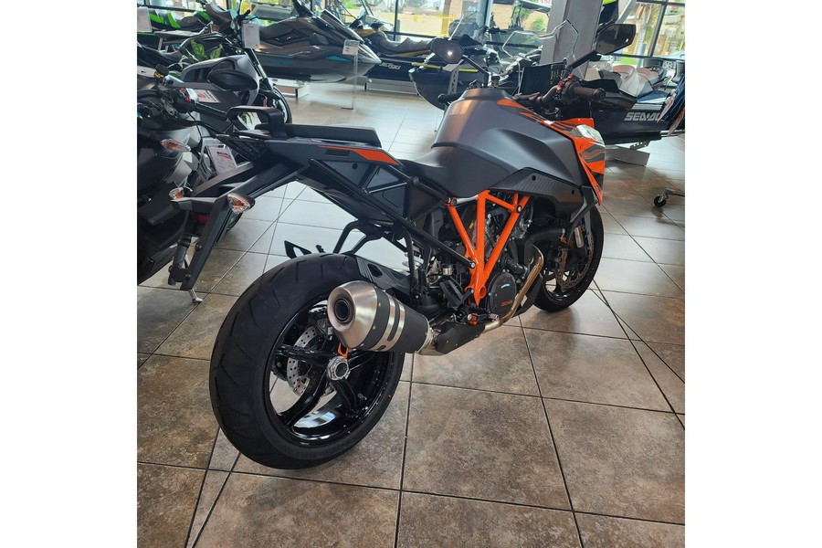 2023 KTM 1290 Super Duke GT