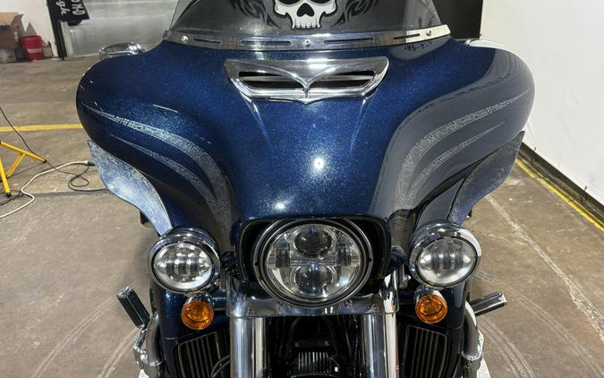 2016 Harley-Davidson® Tri Glide® Ultra Custom Colour Cosmic Blue Pearl