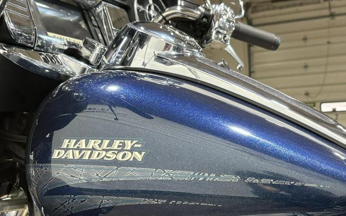 2016 Harley-Davidson® Tri Glide® Ultra Custom Colour Cosmic Blue Pearl