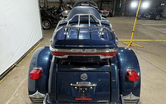 2016 Harley-Davidson® Tri Glide® Ultra Custom Colour Cosmic Blue Pearl