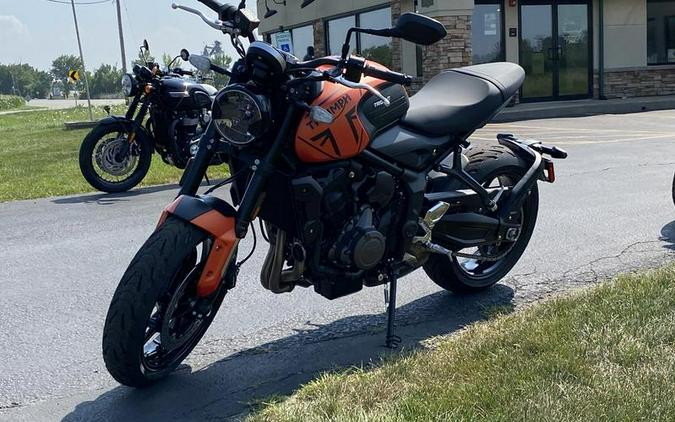 2023 Triumph Trident 660 Matte Baja Orange / Matte Storm Grey