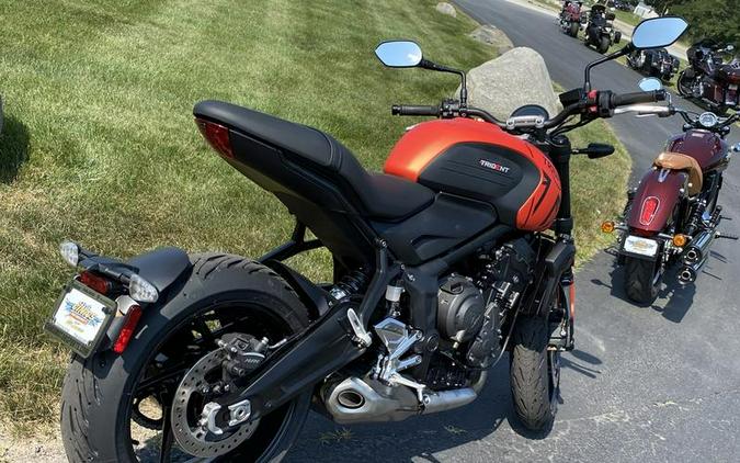 2023 Triumph Trident 660 Matte Baja Orange / Matte Storm Grey