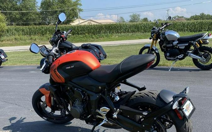 2023 Triumph Trident 660 Matte Baja Orange / Matte Storm Grey