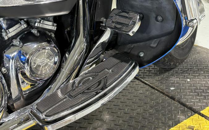 2017 Harley-Davidson® Tri Glide® Ultra Custom Colour Bonneville Blue/Fathom Blue