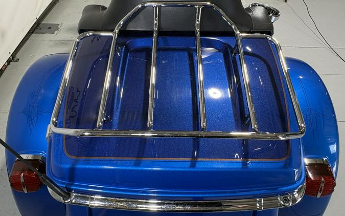 2017 Harley-Davidson® Tri Glide® Ultra Custom Colour Bonneville Blue/Fathom Blue