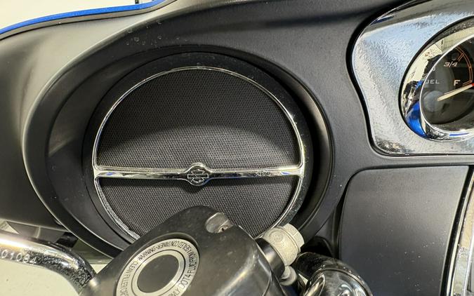 2017 Harley-Davidson® Tri Glide® Ultra Custom Colour Bonneville Blue/Fathom Blue