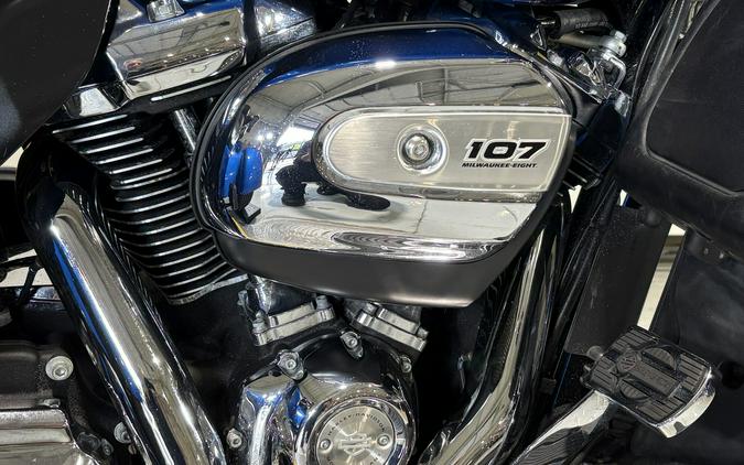 2017 Harley-Davidson® Tri Glide® Ultra Custom Colour Bonneville Blue/Fathom Blue