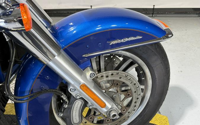 2017 Harley-Davidson® Tri Glide® Ultra Custom Colour Bonneville Blue/Fathom Blue