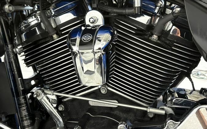 2017 Harley-Davidson® Tri Glide® Ultra Custom Colour Bonneville Blue/Fathom Blue