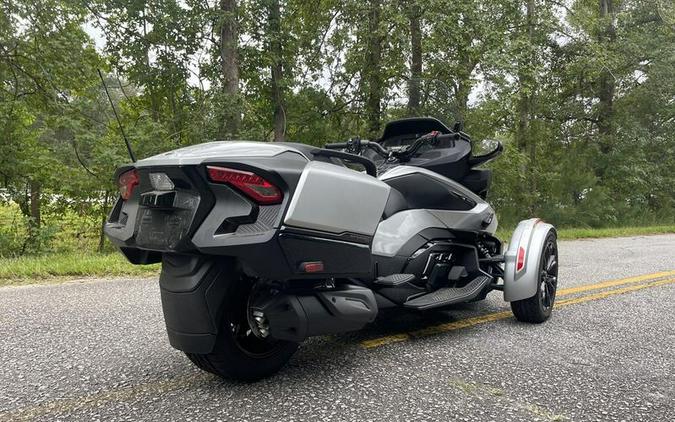 2023 Can-Am® Spyder RT Limited Dark Wheels