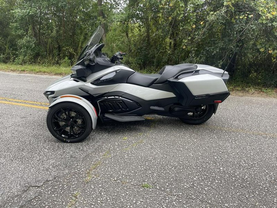 2023 Can-Am® Spyder RT Limited Dark Wheels