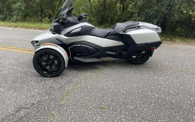 2023 Can-Am® Spyder RT Limited Dark Wheels