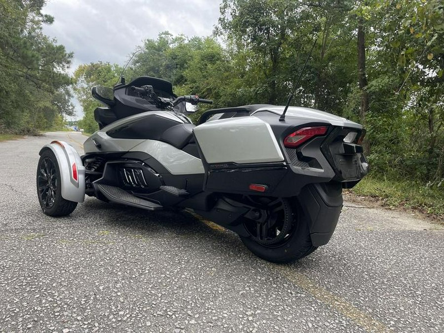 2023 Can-Am® Spyder RT Limited Dark Wheels