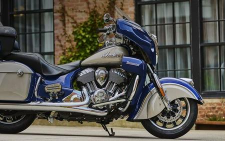 2024 Indian Motorcycle® Roadmaster® with Powerband Audio Package Spirit Blue Metallic/Silver Quartz