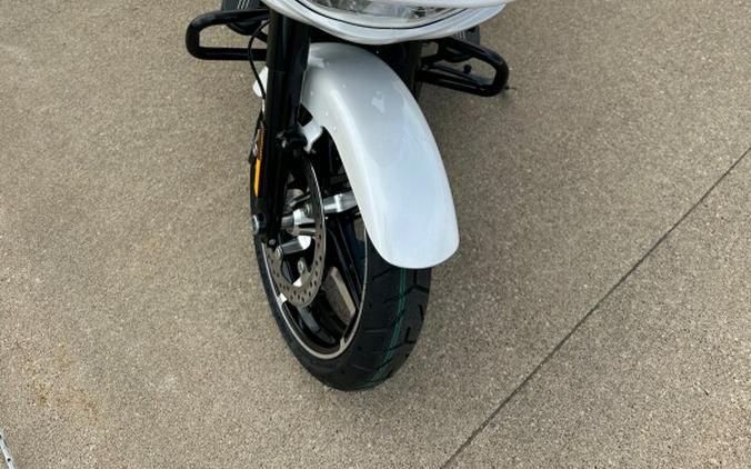 2024 Harley-Davidson Road Glide® White Onyx Pearl – Black Finish