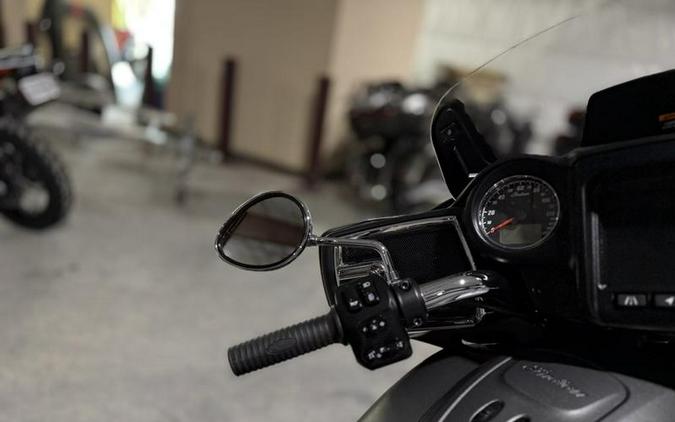 2020 Indian Motorcycle® Chieftain® Dark Horse® Thunder Black Smoke