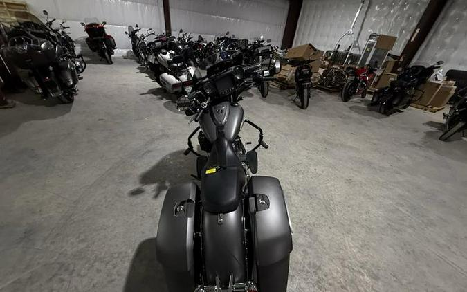 2020 Indian Motorcycle® Chieftain® Dark Horse® Thunder Black Smoke