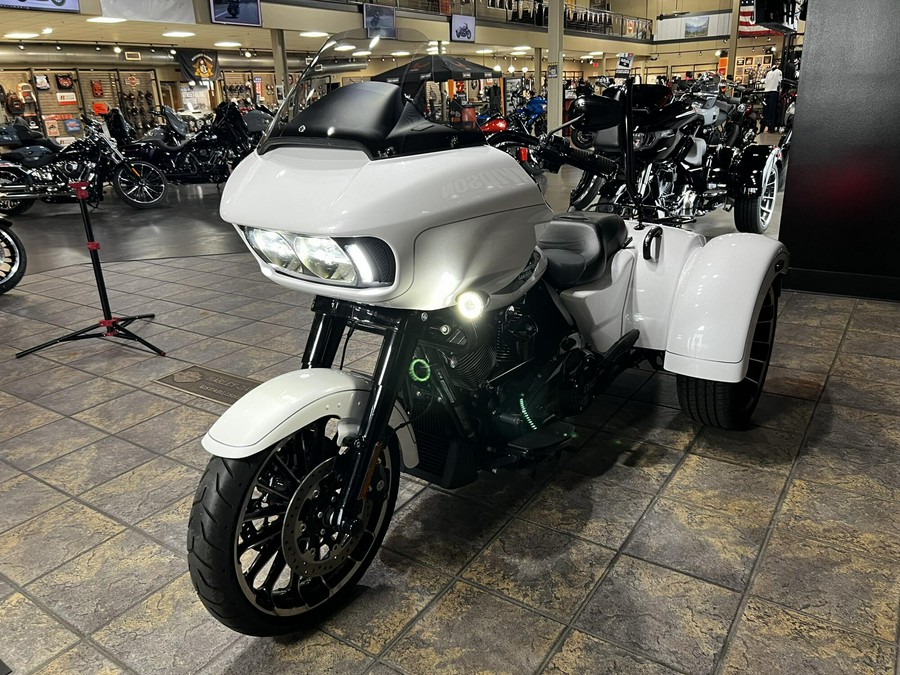 FLTRT 2025 Road Glide 3