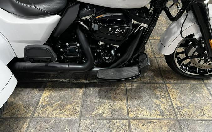 FLTRT 2025 Road Glide 3