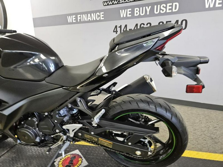 2023 Kawasaki Ninja® 400 Matrix Camo Gray/Metallic Matte Carbon Gray