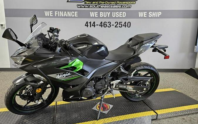 2023 Kawasaki Ninja® 400 Matrix Camo Gray/Metallic Matte Carbon Gray