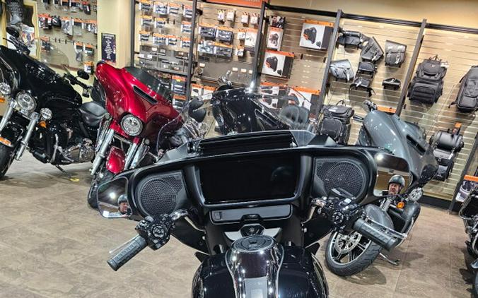 2024 Harley-Davidson® Street Glide® Vivid Black