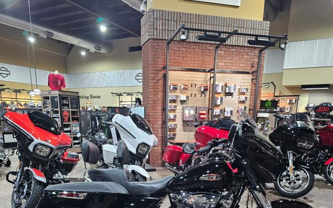 2024 Harley-Davidson® Street Glide® Vivid Black