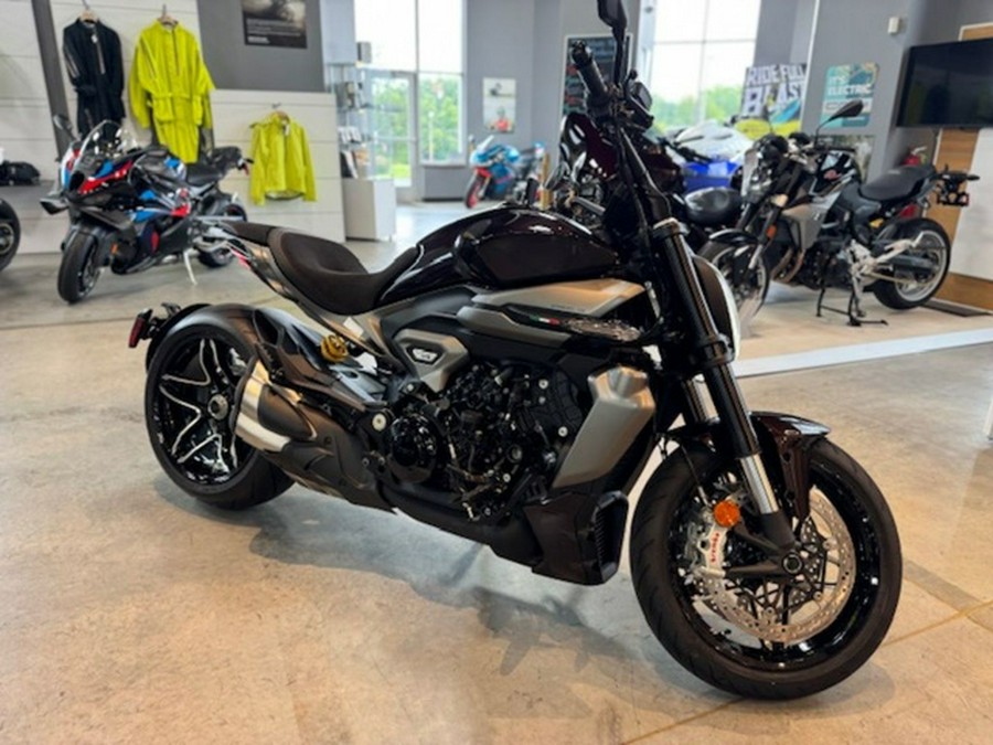 2026 DUCATI X DIAVEL V4