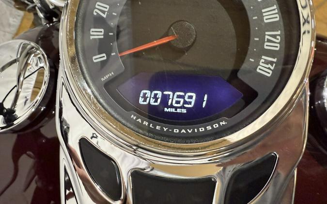 2021 Harley-Davidson Heritage Classic 107 FLHC Mdnght Crimson & Stone Washed White Pearl