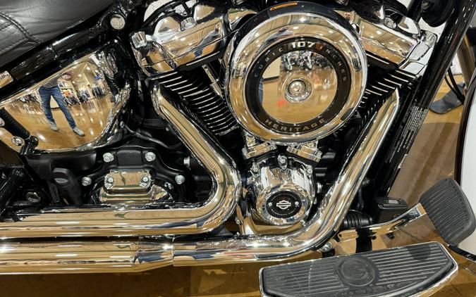 2021 Harley-Davidson Heritage Classic 107 FLHC Mdnght Crimson & Stone Washed White Pearl