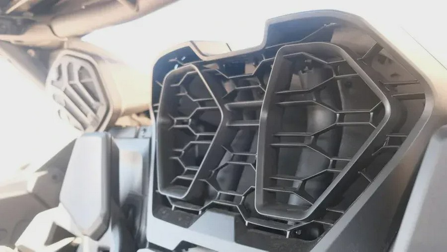 2026 CAN-AM MAVERICK R MAX X RC WITH SMARTSHOX 999T DCT