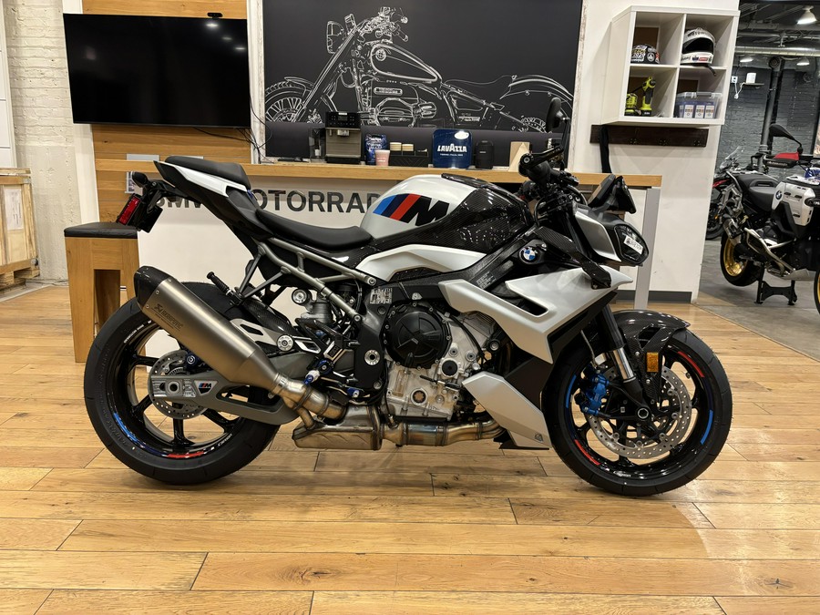2026 BMW M 1000 R