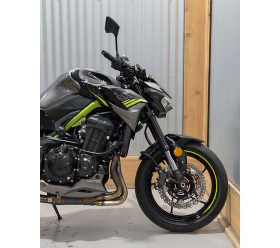 2020 Kawasaki Z900 Metallic Spark Black/Metallic Flat Spark Blac