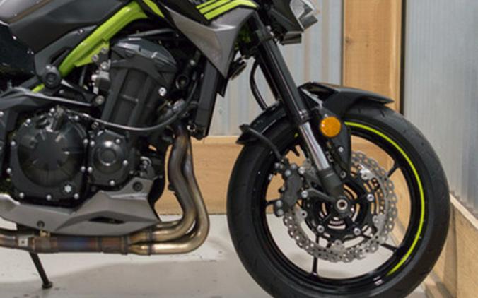 2020 Kawasaki Z900 Metallic Spark Black/Metallic Flat Spark Blac